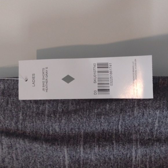 Queen Shirt With shorts bundle new - Picture 10 of 15